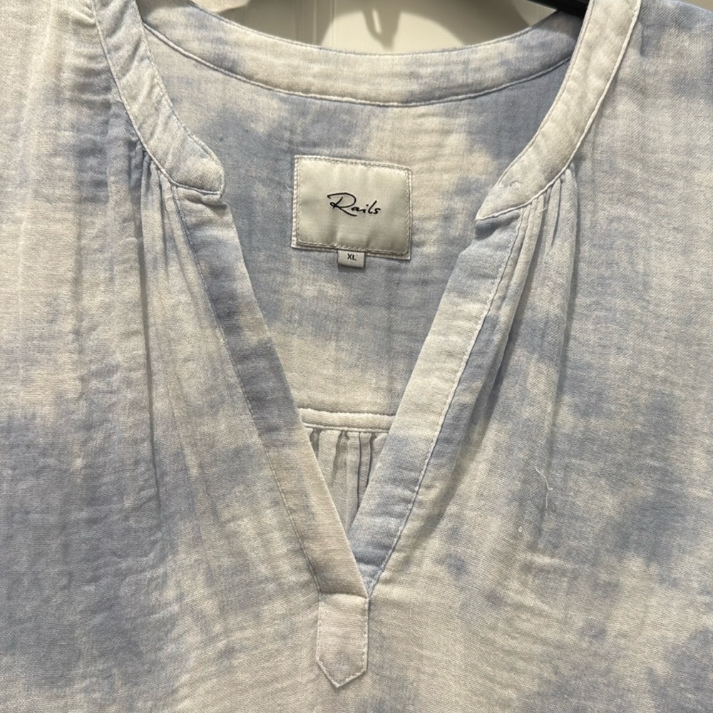 SOLD!! SOLD!!!     RAILS SLEEVELESS TOP in TieDye Gray Blue EUC sz L
